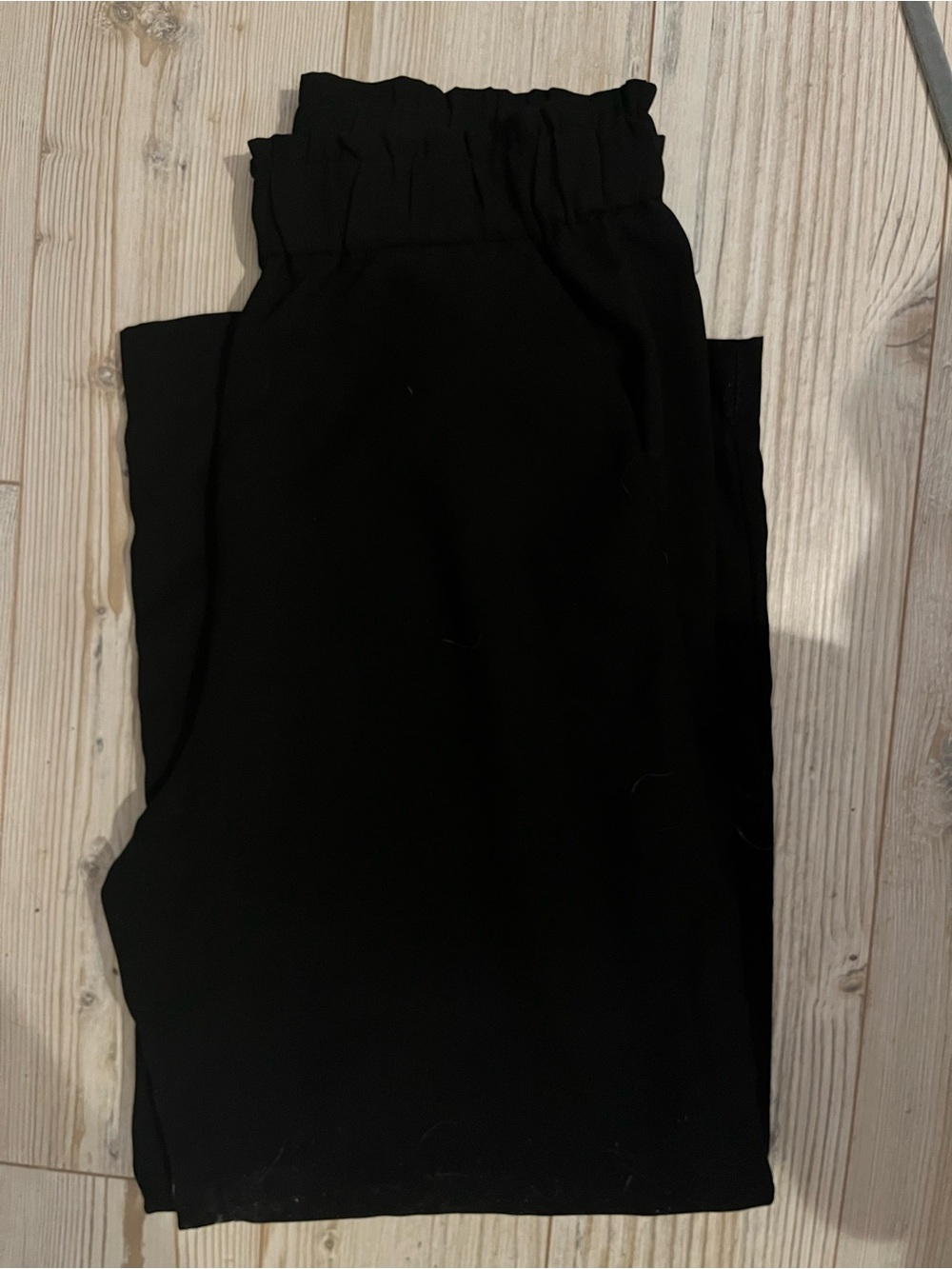 H&M Black Elastic Ruffle Waist Pants